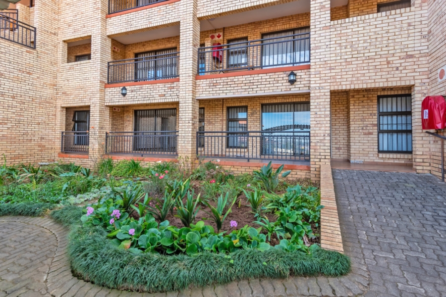 To Let 2 Bedroom Property for Rent in Monument Gauteng