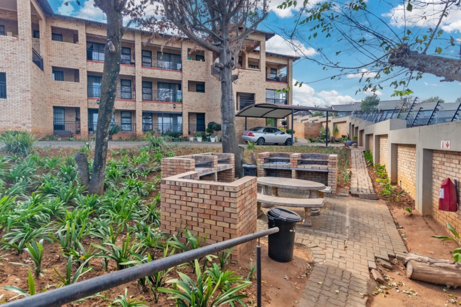 To Let 2 Bedroom Property for Rent in Monument Gauteng