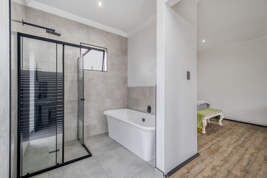 4 Bedroom Property for Sale in Helderfontein Estate Gauteng
