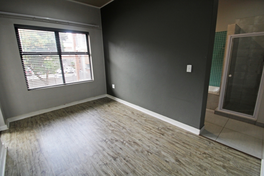To Let 2 Bedroom Property for Rent in Linden Gauteng