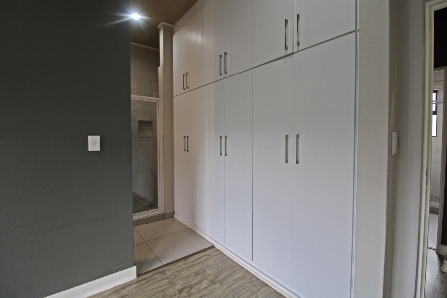 To Let 2 Bedroom Property for Rent in Linden Gauteng