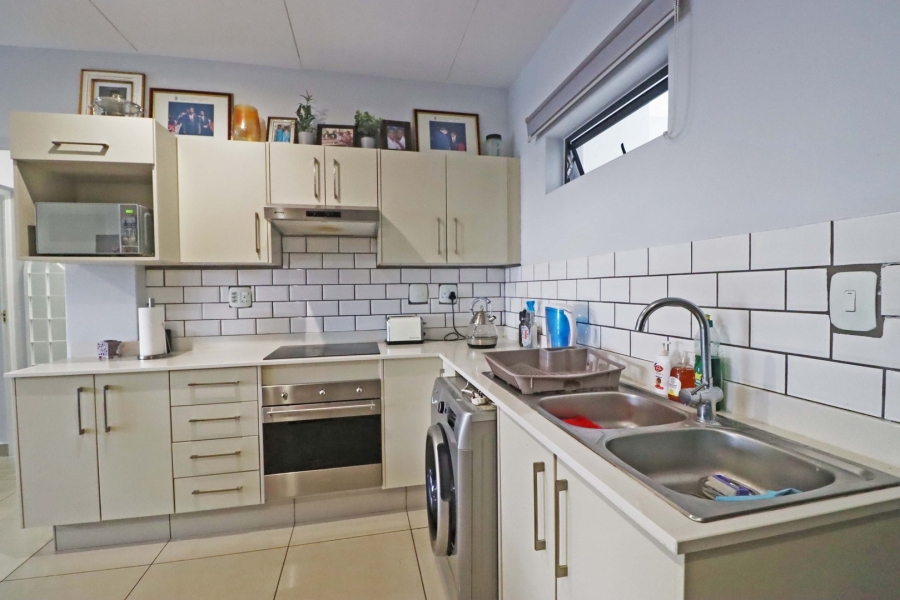 To Let 2 Bedroom Property for Rent in Bryanston Gauteng