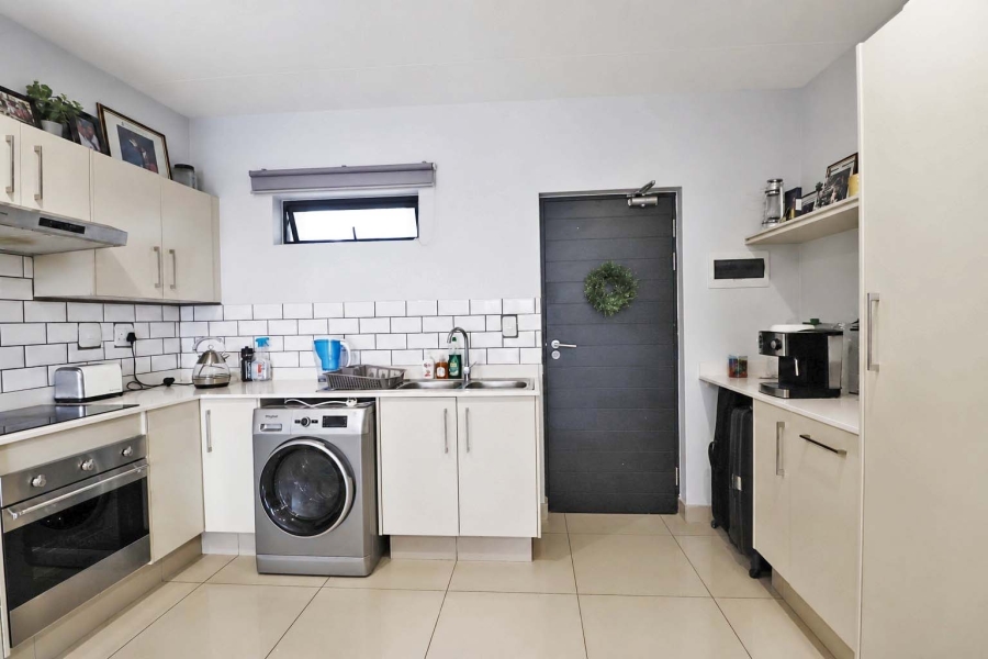 To Let 2 Bedroom Property for Rent in Bryanston Gauteng