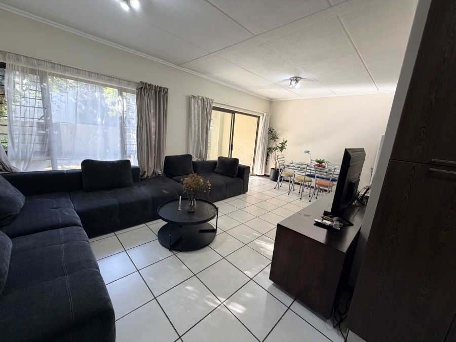 To Let 2 Bedroom Property for Rent in Maroeladal Gauteng
