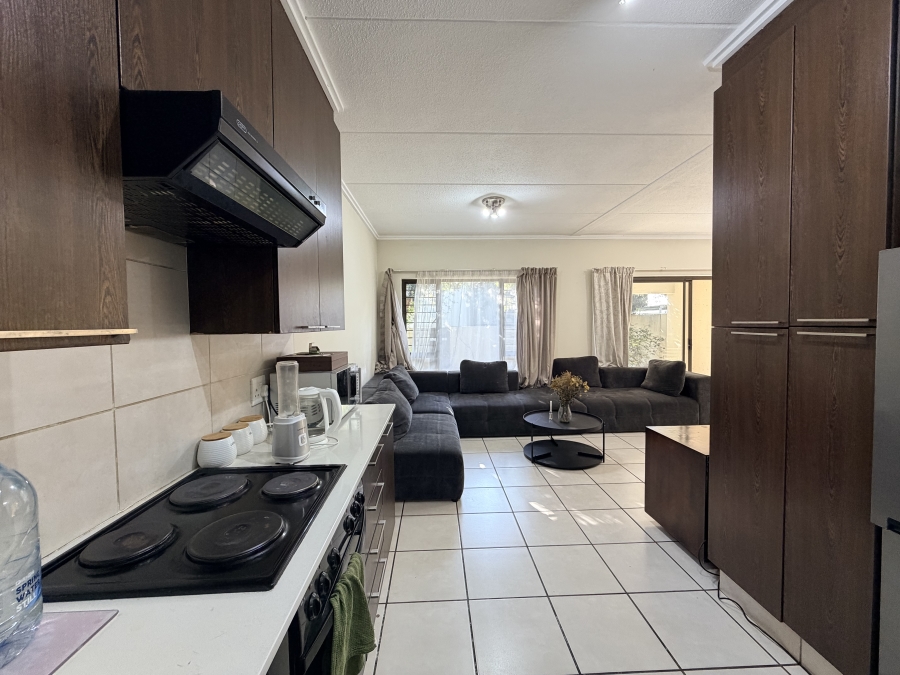 To Let 2 Bedroom Property for Rent in Maroeladal Gauteng