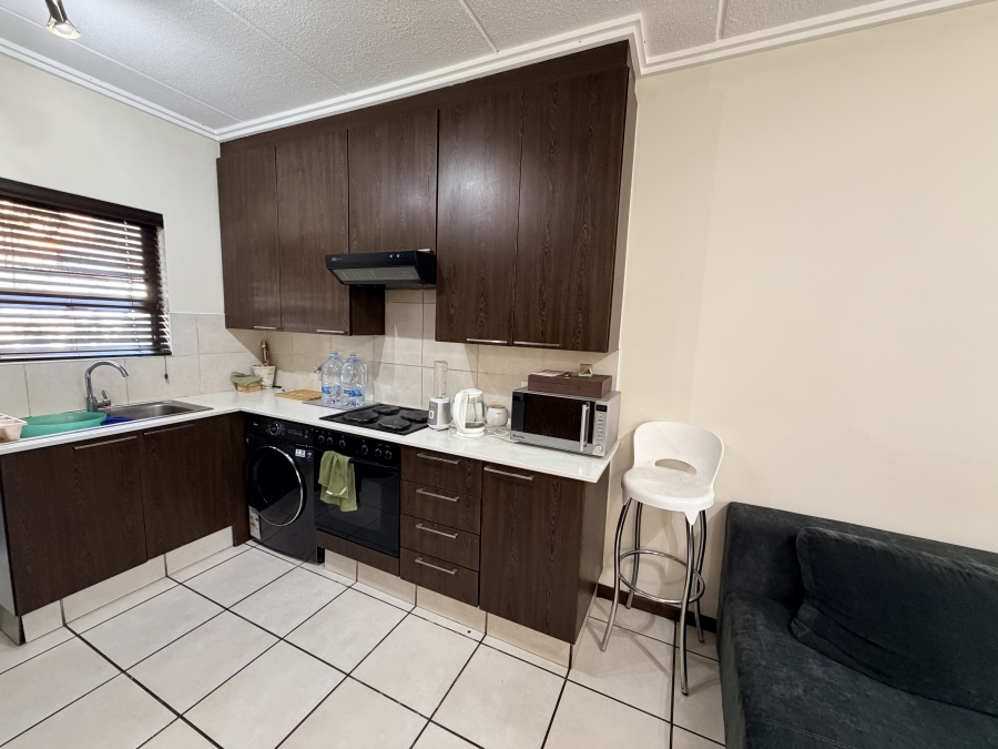 To Let 2 Bedroom Property for Rent in Maroeladal Gauteng