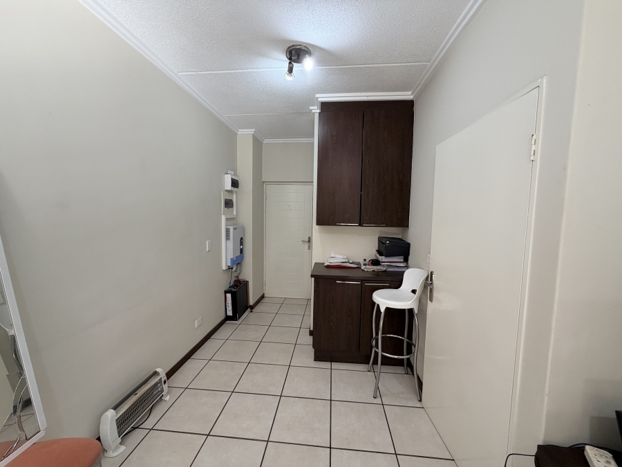 To Let 2 Bedroom Property for Rent in Maroeladal Gauteng