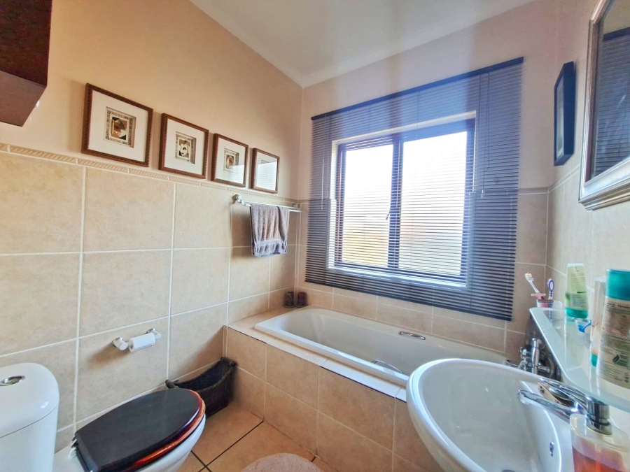3 Bedroom Property for Sale in Halfway Gardens Gauteng
