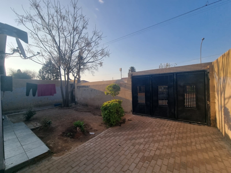 To Let 2 Bedroom Property for Rent in Protea Glen Gauteng