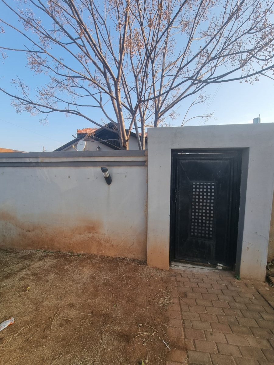 To Let 2 Bedroom Property for Rent in Protea Glen Gauteng