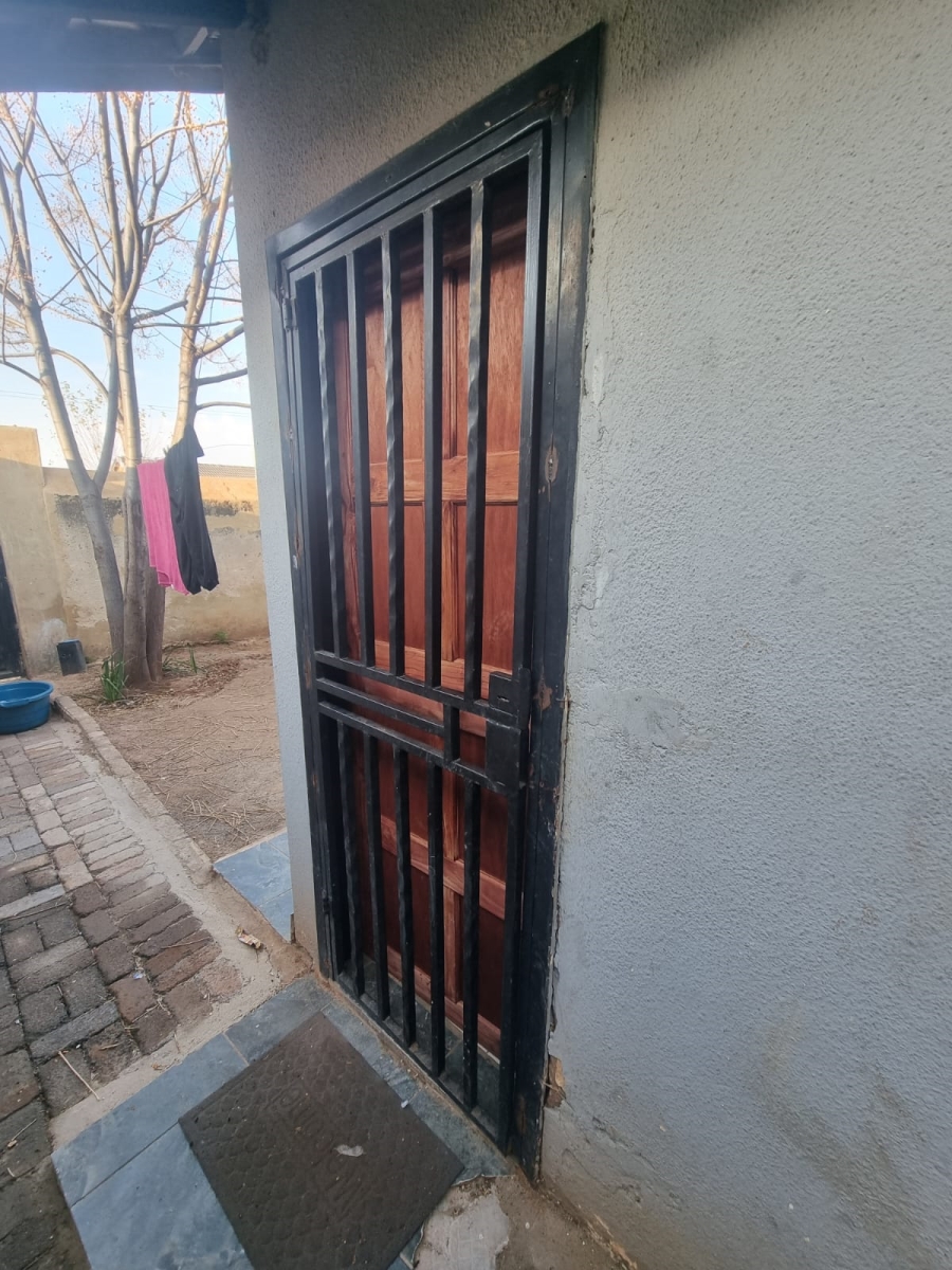 To Let 2 Bedroom Property for Rent in Protea Glen Gauteng