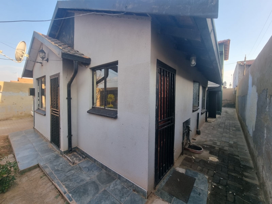To Let 2 Bedroom Property for Rent in Protea Glen Gauteng