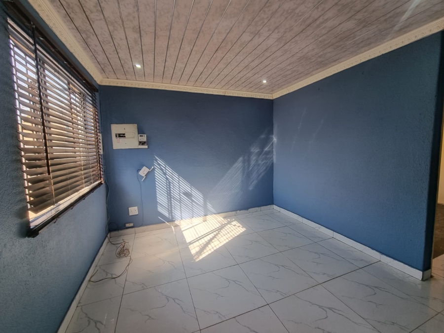 2 Bedroom Property for Sale in Protea Glen Gauteng