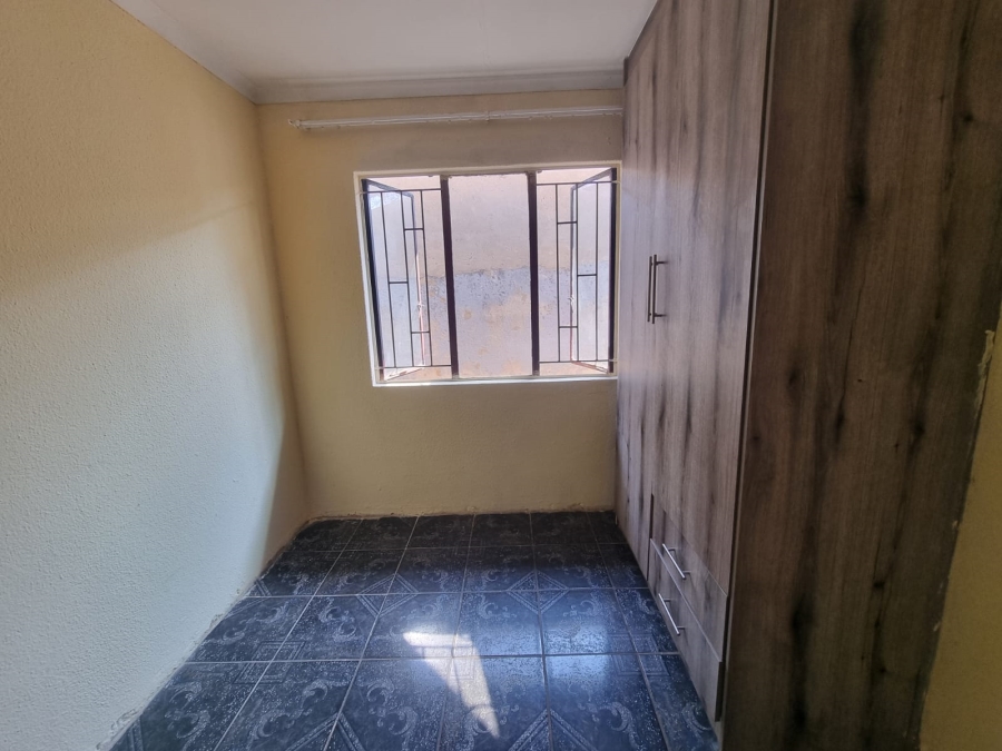 2 Bedroom Property for Sale in Protea Glen Gauteng