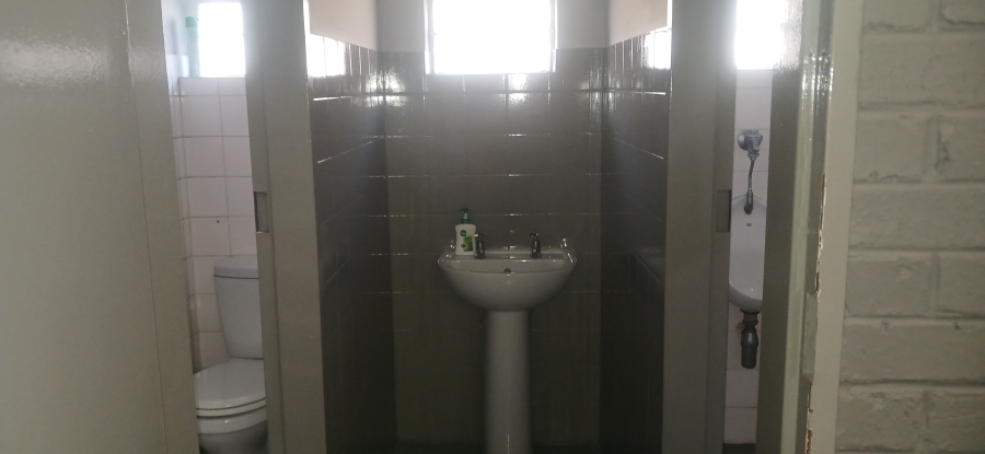 To Let Commercial Property for Rent in Sebenza Gauteng