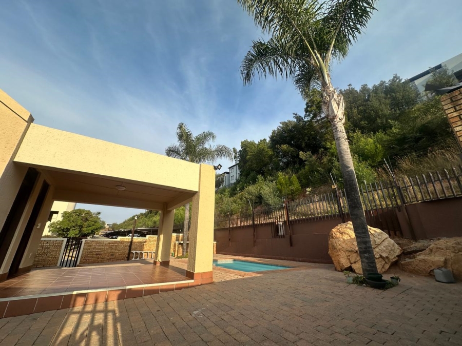 To Let 2 Bedroom Property for Rent in Constantia Kloof Gauteng