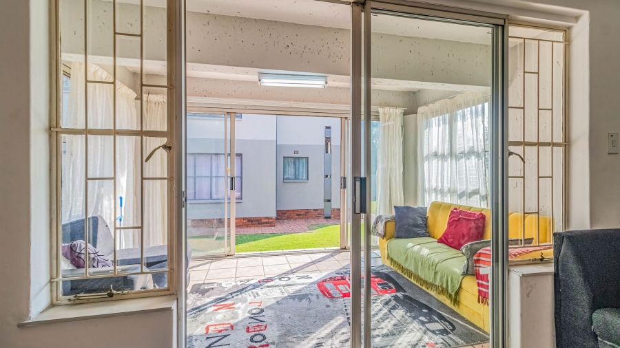 2 Bedroom Property for Sale in Klippoortje Gauteng