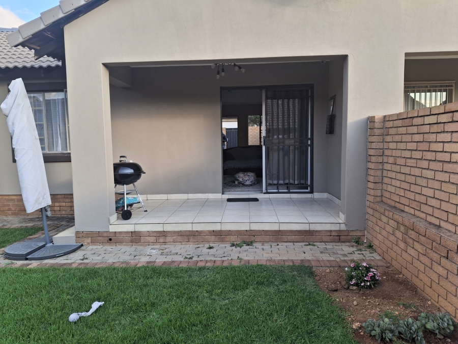To Let 2 Bedroom Property for Rent in Mooikloof Gauteng