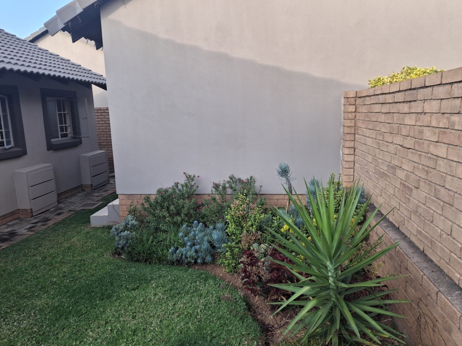 To Let 2 Bedroom Property for Rent in Mooikloof Gauteng