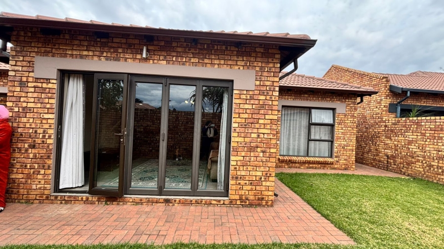 3 Bedroom Property for Sale in Dayanglen Gauteng
