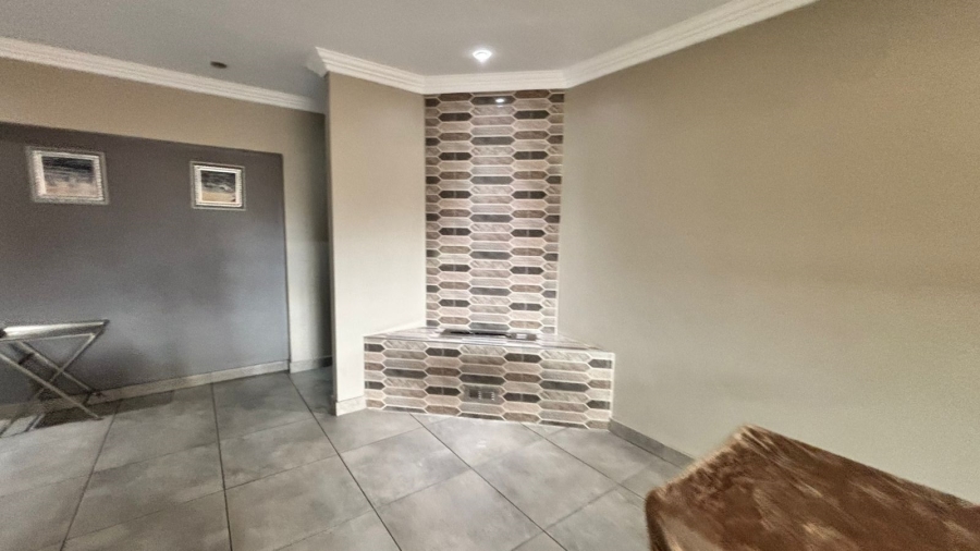 3 Bedroom Property for Sale in Dayanglen Gauteng