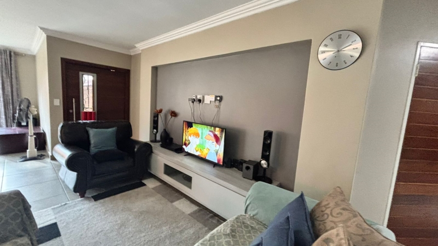 3 Bedroom Property for Sale in Dayanglen Gauteng