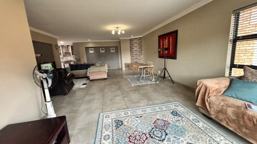 3 Bedroom Property for Sale in Dayanglen Gauteng