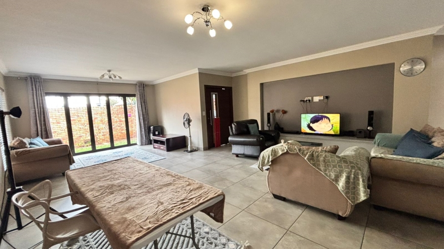 3 Bedroom Property for Sale in Dayanglen Gauteng