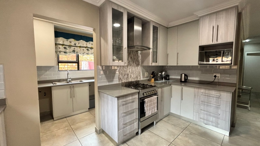 3 Bedroom Property for Sale in Dayanglen Gauteng