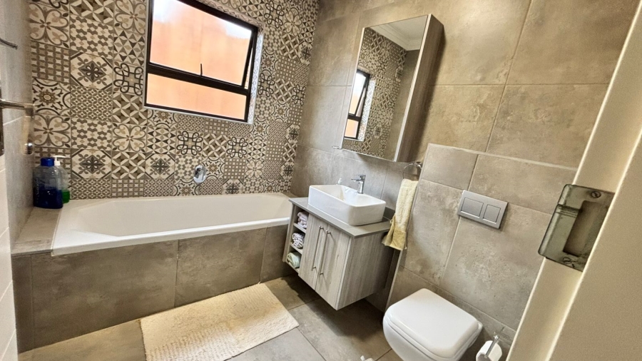3 Bedroom Property for Sale in Dayanglen Gauteng