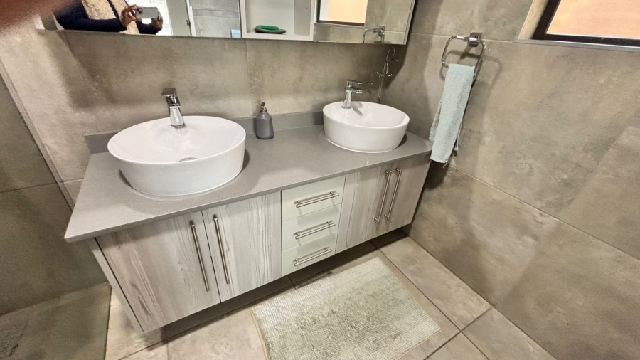 3 Bedroom Property for Sale in Dayanglen Gauteng