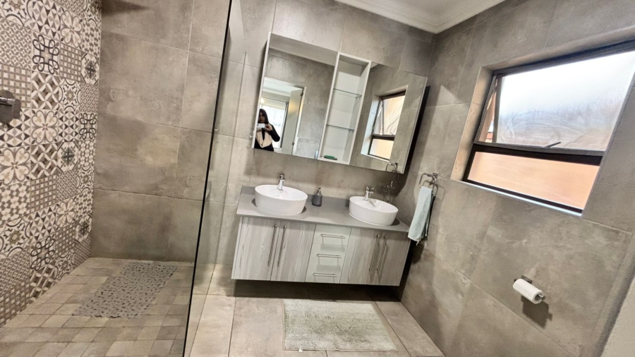 3 Bedroom Property for Sale in Dayanglen Gauteng