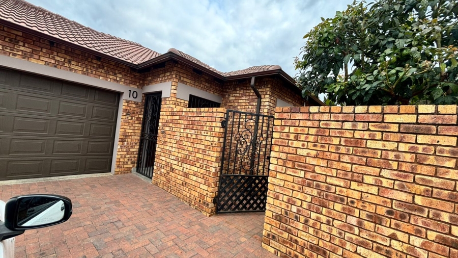 3 Bedroom Property for Sale in Dayanglen Gauteng