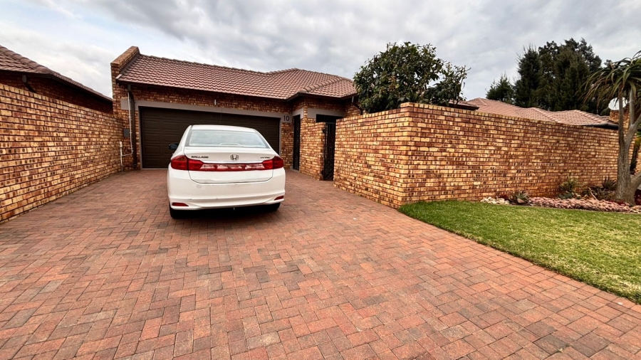 3 Bedroom Property for Sale in Dayanglen Gauteng