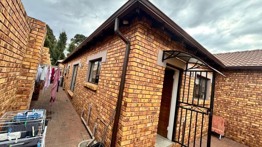 3 Bedroom Property for Sale in Dayanglen Gauteng