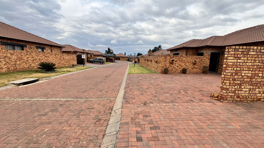 3 Bedroom Property for Sale in Dayanglen Gauteng