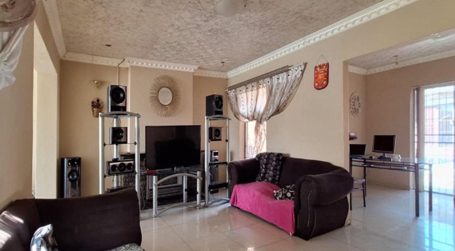 4 Bedroom Property for Sale in Newclare Gauteng