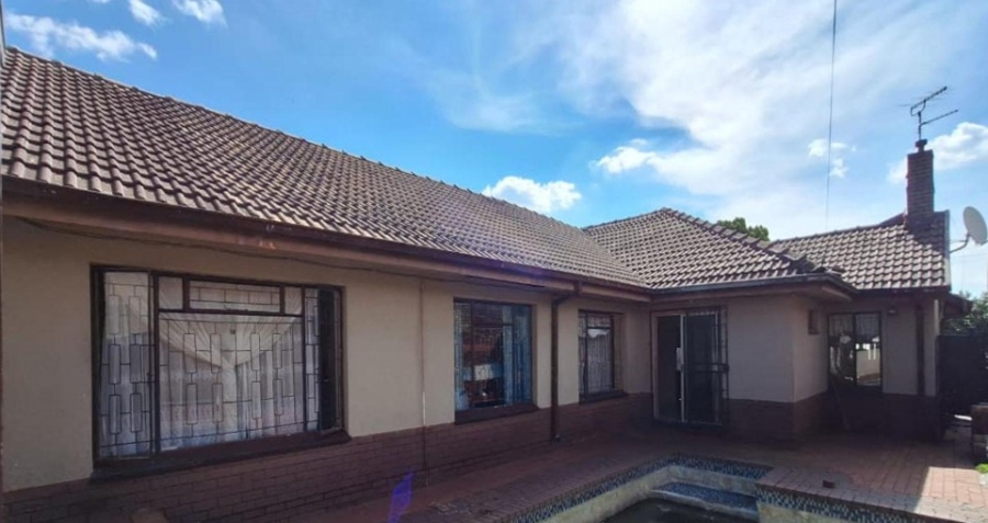 4 Bedroom Property for Sale in Newclare Gauteng