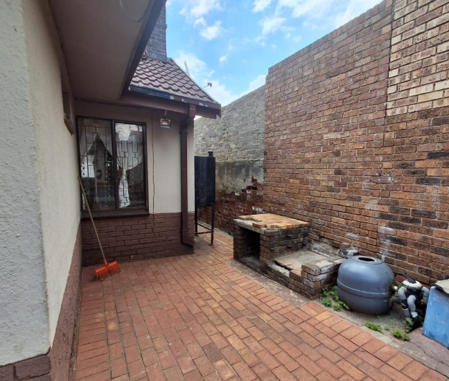 4 Bedroom Property for Sale in Newclare Gauteng
