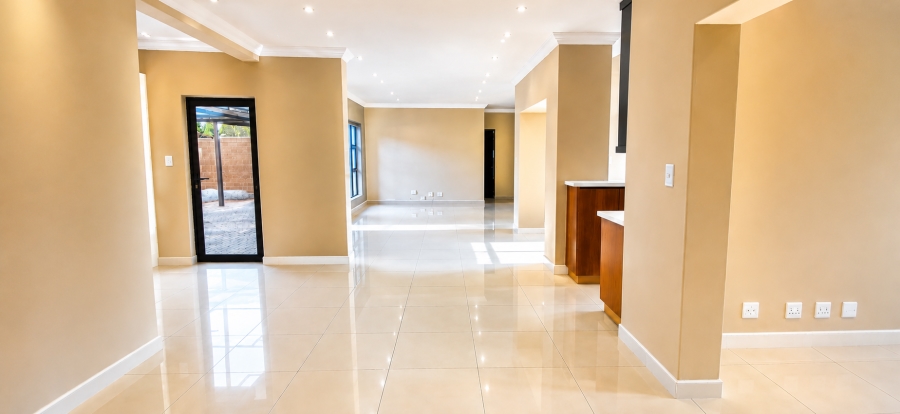 5 Bedroom Property for Sale in Heuwelsig Estate Gauteng