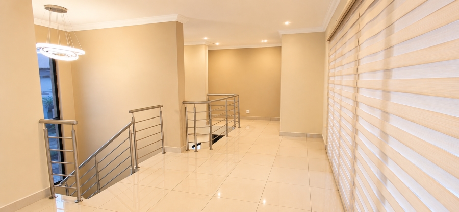 5 Bedroom Property for Sale in Heuwelsig Estate Gauteng