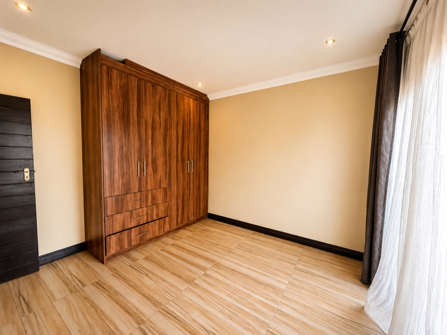 5 Bedroom Property for Sale in Heuwelsig Estate Gauteng