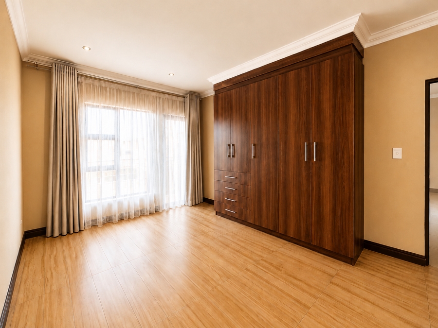 5 Bedroom Property for Sale in Heuwelsig Estate Gauteng