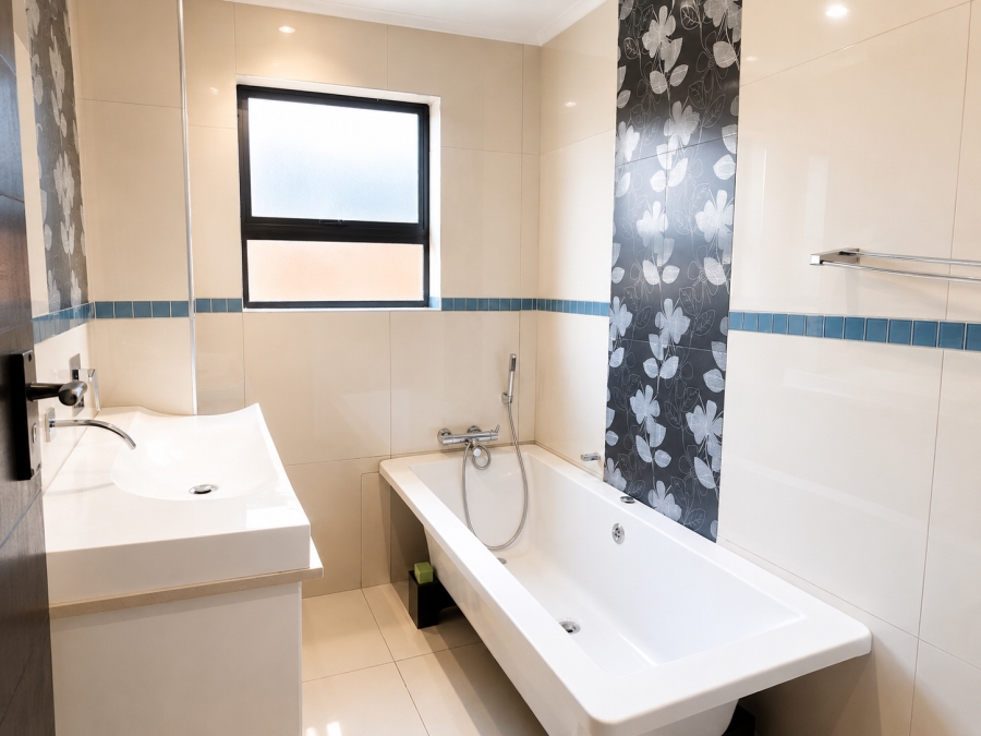 5 Bedroom Property for Sale in Heuwelsig Estate Gauteng