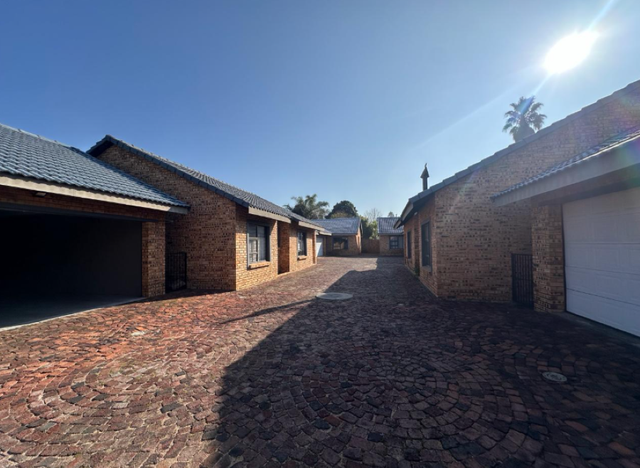 3 Bedroom Property for Sale in Brackenhurst Gauteng