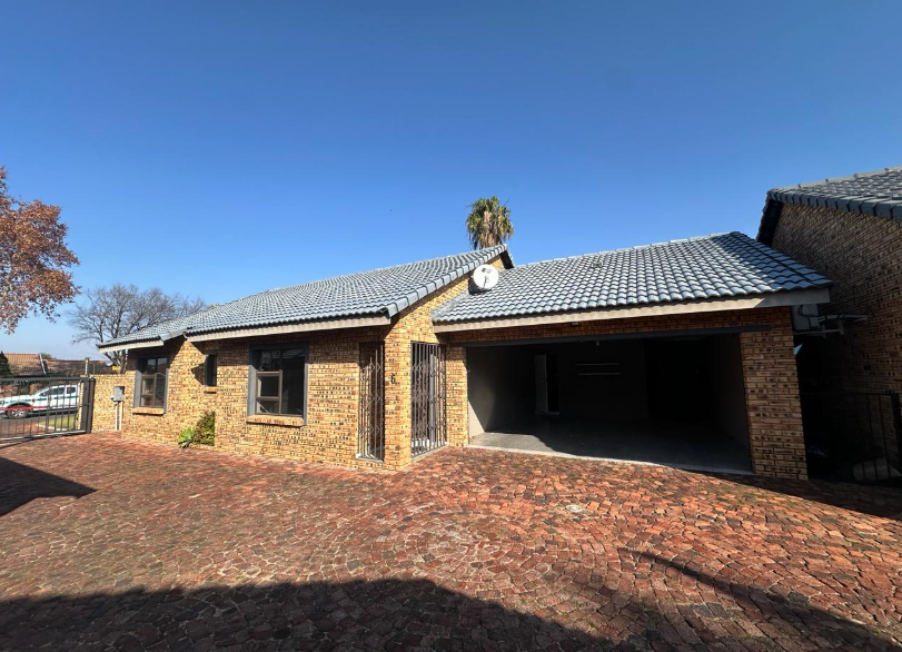 3 Bedroom Property for Sale in Brackenhurst Gauteng
