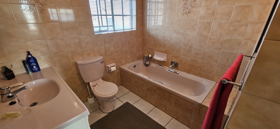 3 Bedroom Property for Sale in New Redruth Gauteng