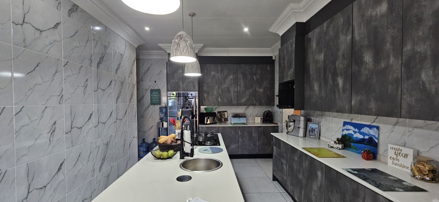 3 Bedroom Property for Sale in New Redruth Gauteng