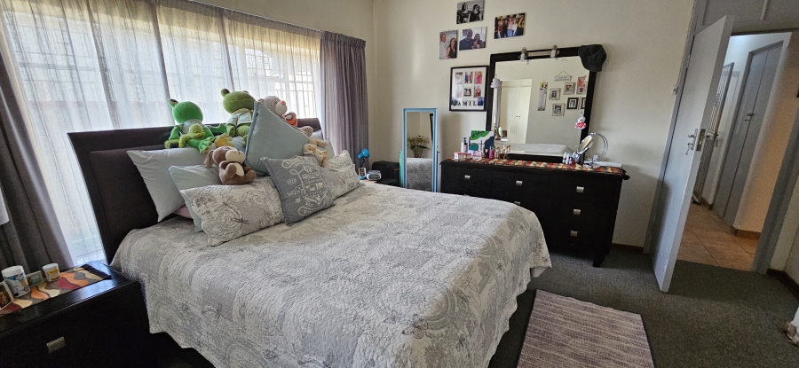 3 Bedroom Property for Sale in New Redruth Gauteng