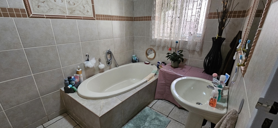 3 Bedroom Property for Sale in New Redruth Gauteng